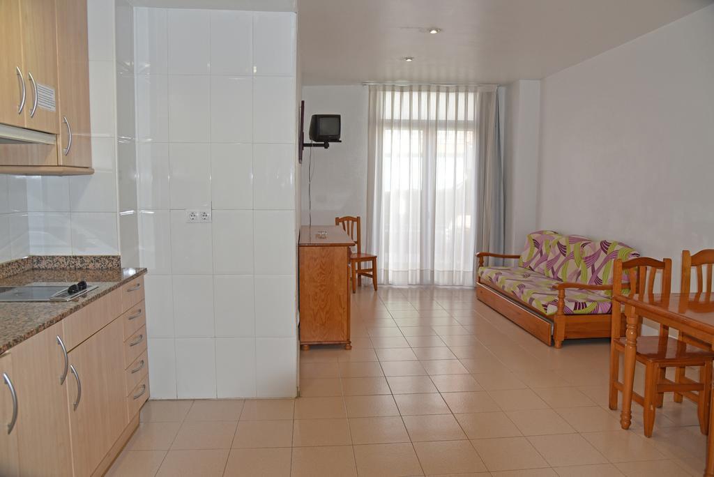 Apartamentos AR Enjoy Dosjoimi Lloret de Mar Exterior foto